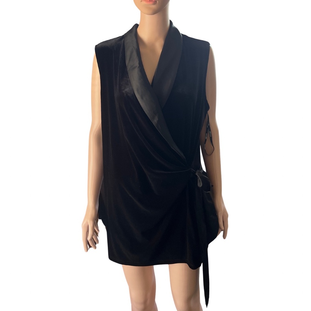 Anne Klein Black Sleeveless Top with velour Collar